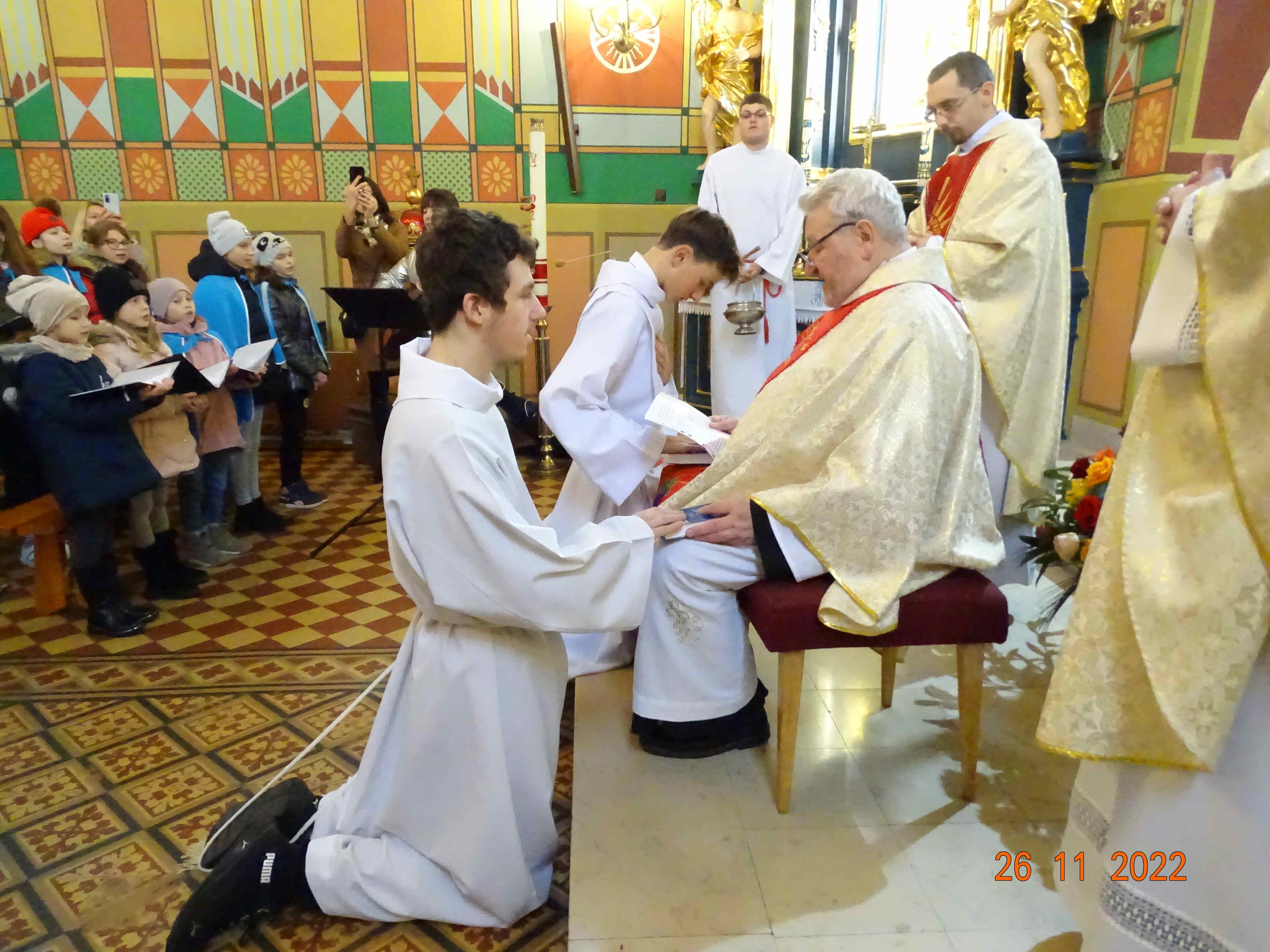 Dnia 26 listopada w kościele w Babicach zostali pobłogosławieni nowi lektorzy naszego dekanatu, wśród nich 4 chłopców z naszej parafii.