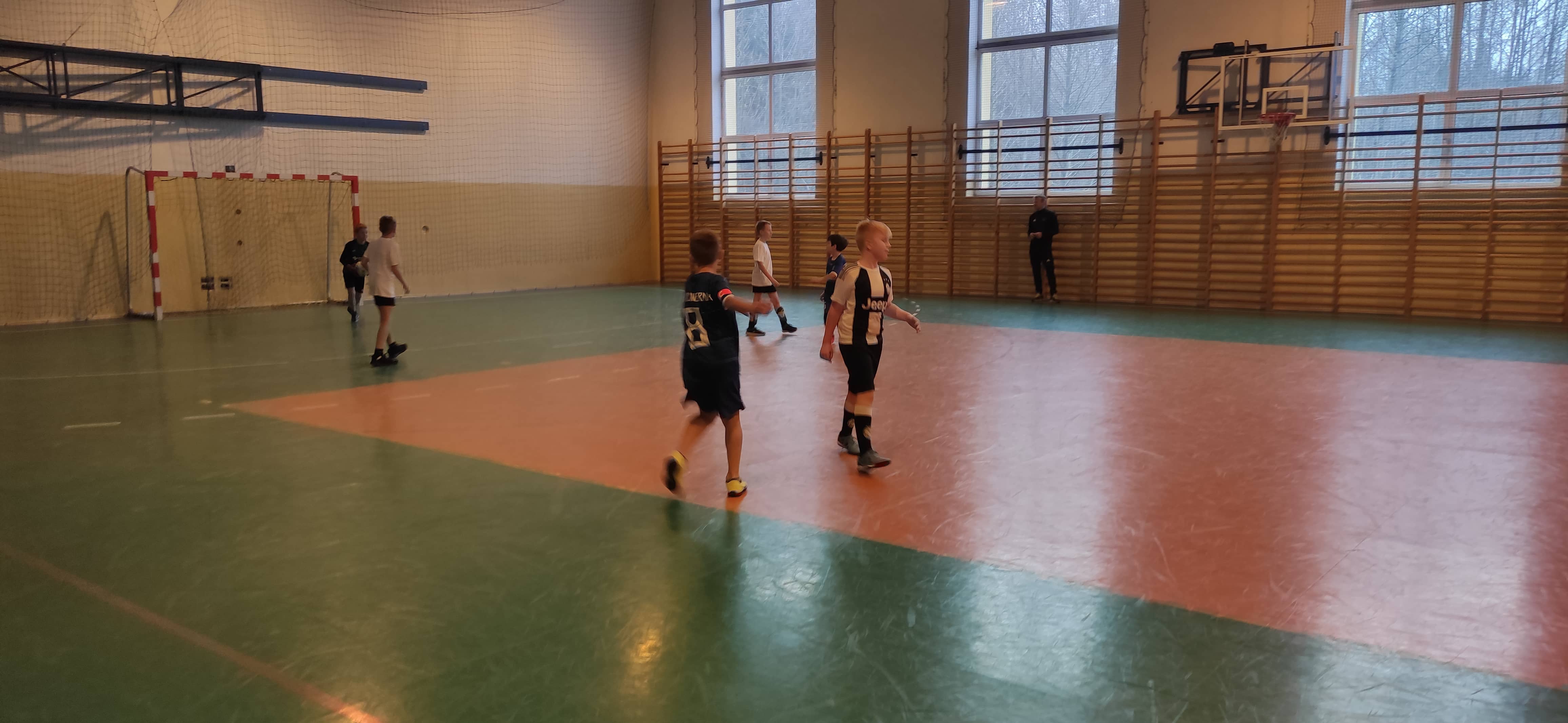 Turniej Piłki Nożnej Halowej LSO Dekanatu Babice rozegrany w Regulicach pod patronatem ks. Dziekana Jana Molandy.