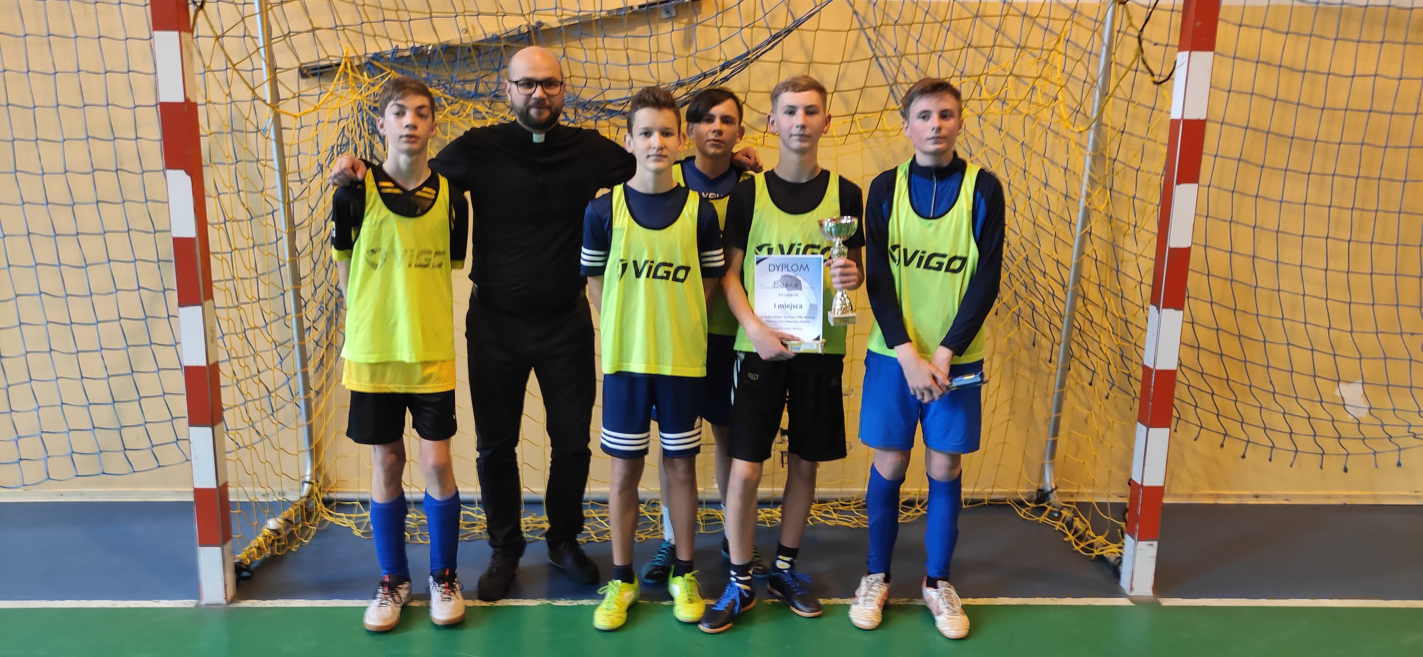 Nasza drużyna zajęła 1 miejsce w kategorii Lektor Młodszy (o wygranej zadecydowały rzuty karne) - awans do rozgrywek rejonowych.